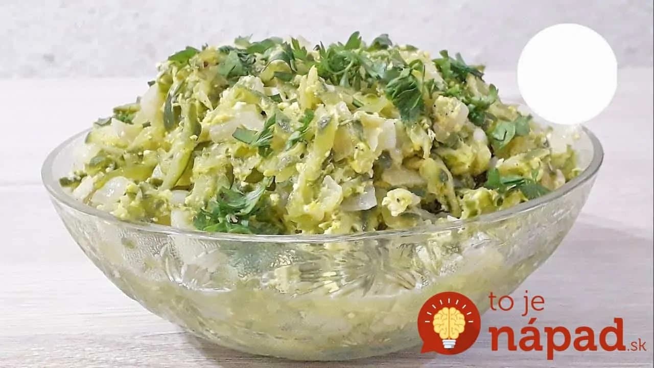 Labužnícky uhorkový šalát s cesnakom – najchutnejší recept pod slnkom: Keď príde návštevy, dávam ho aj na chlebíčky!