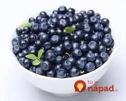 Neodolateľný čučoriedkový koláč s orechovou penou: Dokonalý na každú príležitosť, doslova sa rozpadá na jazyku!