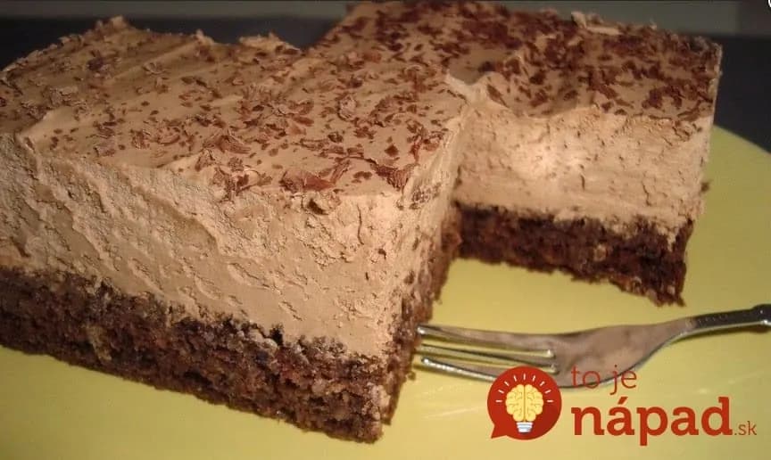 Extra čokoládový koláč na lyžičky: Fantastická maškrta s orechmi, čokoládou a smotanovým krémom –  rýchla príprava!