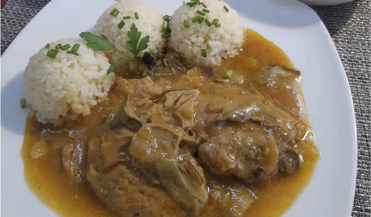 Bravčové mäso na hubovej omáčke: Bez veľkej námahy dokonalý a rýchly obed!