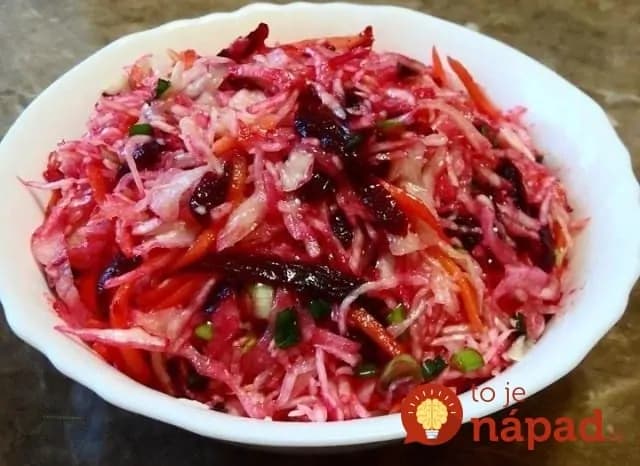 Ruský kapustový šalát s repou a fantastickou zálievkou: Dávam ho k rezňom aj s obyčajným chlebom – perfektná chuť a dlho vydrží!