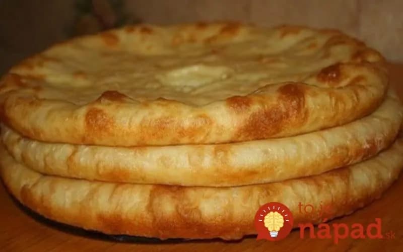 Ruské chlebové placky so syrom a zemiakmi – pečú sa len 5 minút: Najlepšia náhrada pečiva z obchodu, fantastická chuť!