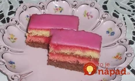 Šťavnatý punčový rez na lyžičky – top recept: Zvládnete ho aj bez kuchynskej váhy a je lepší ako z cukrárne!