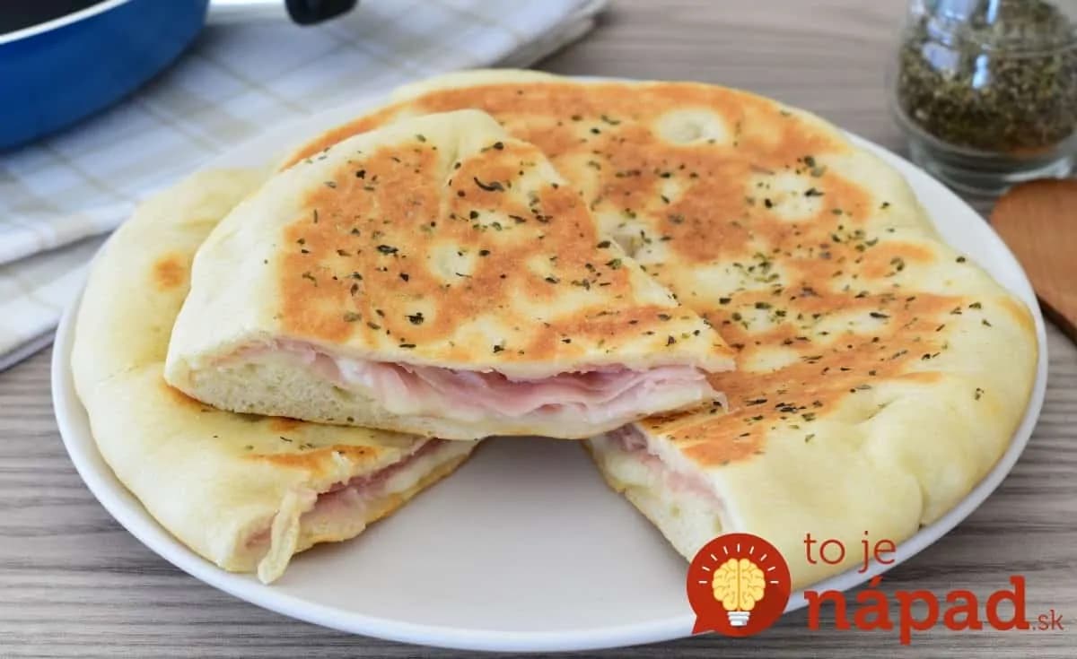 Talianska plnená placka z panvice, lepšia ako pizza: Taká výborná, že ju robím aj návštevám namiesto chlebíčkov!