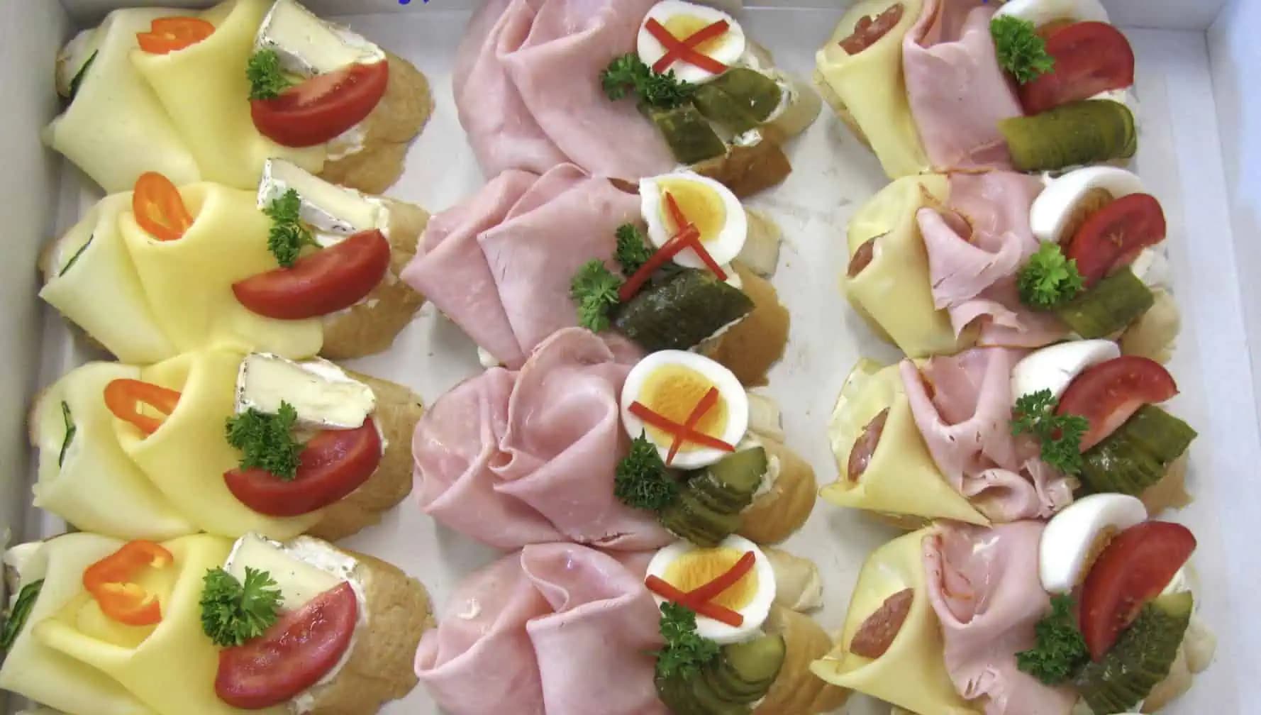 Už netreba hľadať nič iné: 17 najlepších domácich nátierok na obložené chlebíky + krásne tipy na servírovanie!