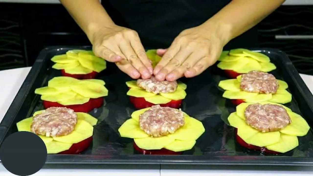 Len mleté mäso, 4 zemiaky, cesnak a horčica: Fantasticky šťavnaté mäsové misky – chutné, stokrát lepšie ako vyprážané!