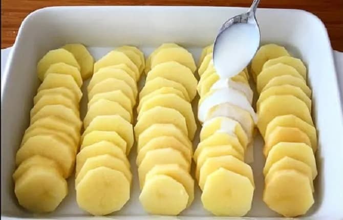 Všetci zisťovali, čo som spravila s tými zemiakmi, že sú tak fantastické: Stačí dať do kostróla a zaliať touto zmesou!