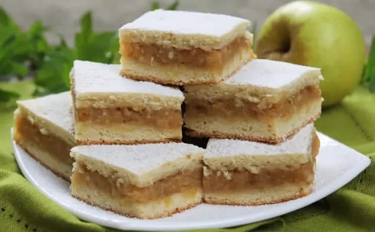 Super jemný jablkový koláč: Každé sústo sa doslova rozpadáva na jazyku – úžasný koláčik!