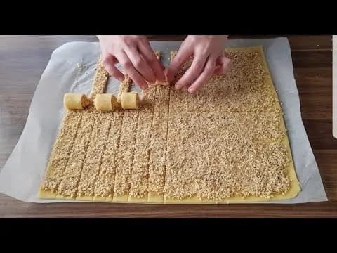 Bombastické orechové valčeky ku kávičke:Výborné cesto s kyslou smotanou – robím z neho aj vianočné pečivo!