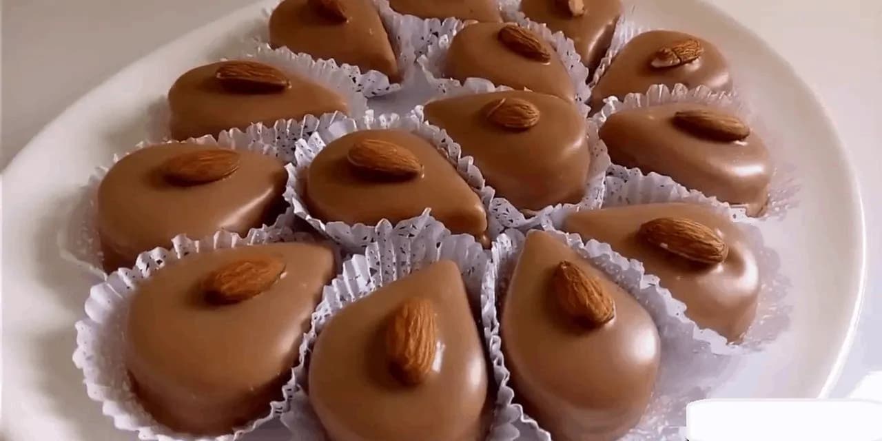 Kofilové slzičky s karamelovou polevou: Prvotriedne vianočné koláčiky – všetky návštevy sa za nimi môžu zblázniť!