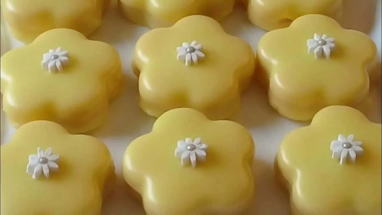 Orechové koláčiky so žĺtkovou polevou: Najchutnejšie vianočné koláčiky, miluje ich celá rodina aj návštevy!