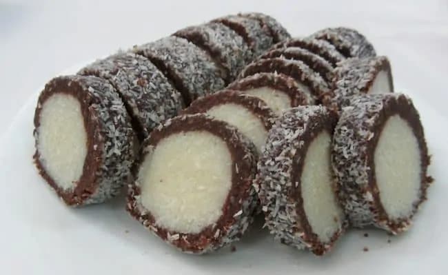 Najjemnejšia kokosová pochúťka bez pečenia: Fantastické Raffaello plátky!