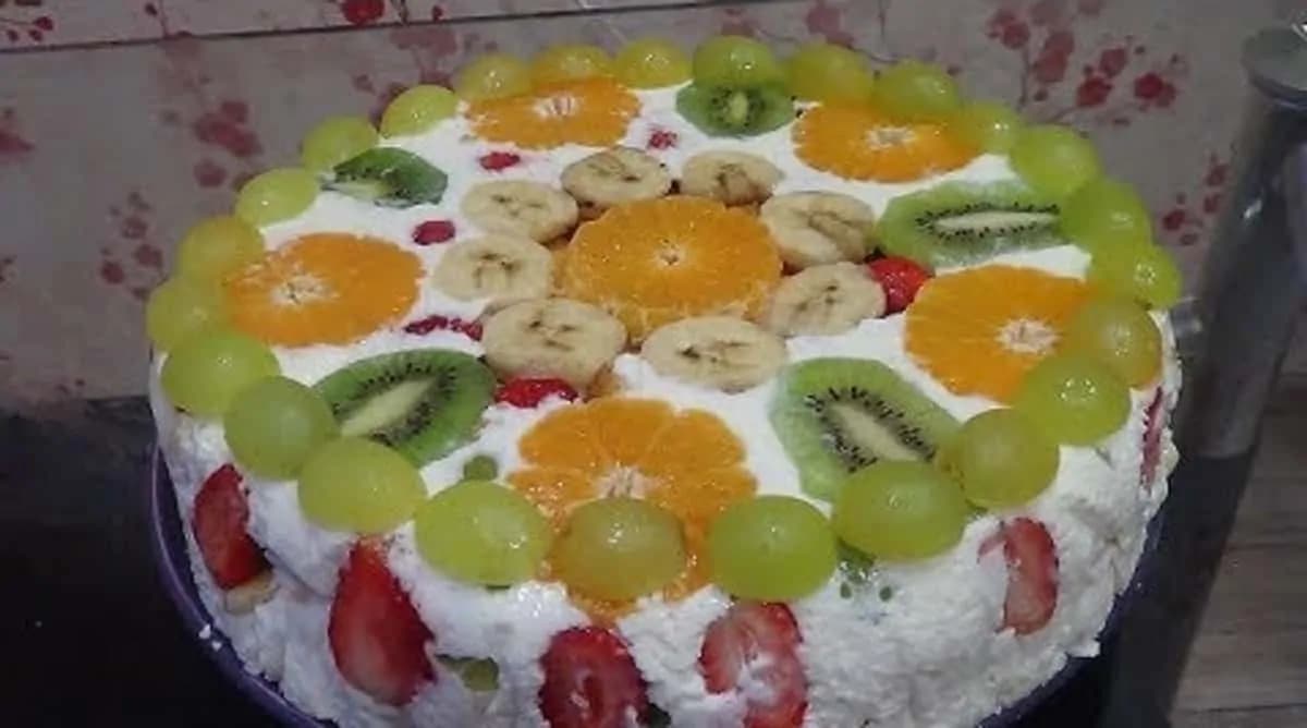 Úžasná maškrta z kyslej smotany za 20 minút, BEZ pečenia: Toto tromfne aj drahé torty z cukrárne – tá kombinácia chutí vás dostane!