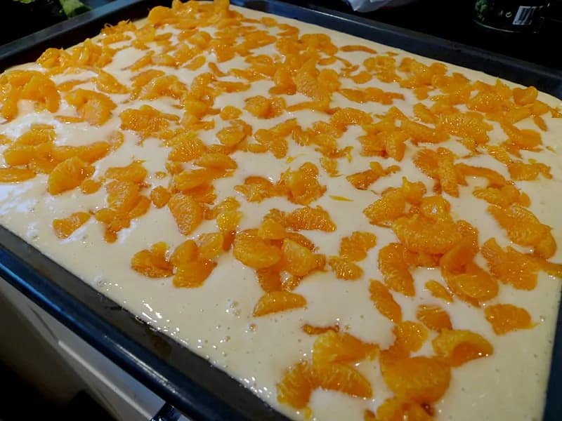 Tvarohový blesk s mandarínkami: Úžasne šťavnatý koláč pripravený za 15 minút – najlepší osviežujúci dezert!