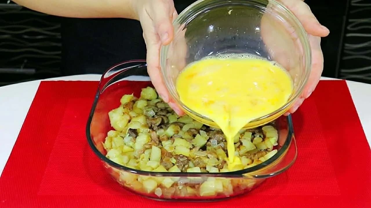 Potrebujete len pár zemiakov a už nikdy nebudete váhať, čo pripraviť na obed: 11 receptov na výborné jedlo za lacný peniaz, ktoré pripravíte v jednej mise!