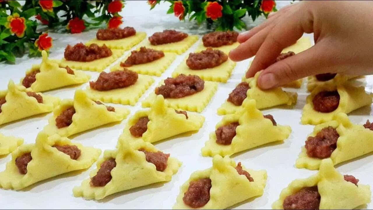 Fantastické orechové koláčiky ku káve, ktoré sa doslova topia v ústach: Ideálne cesto z kyslej smotany – lístkové už nekupujem!