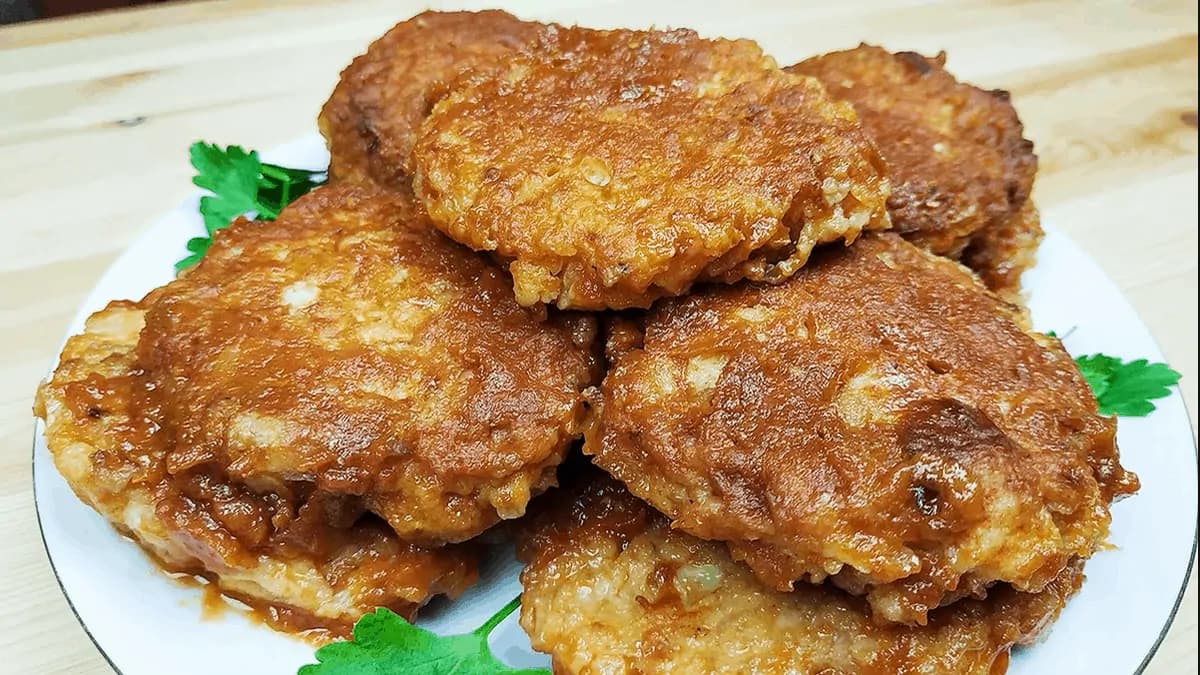 Sedliacke rezne – lacný recept na nezaplatenie: Len 3 cibule, 2 vajcia a naje sa celá rodina, chuť naozaj výborná!