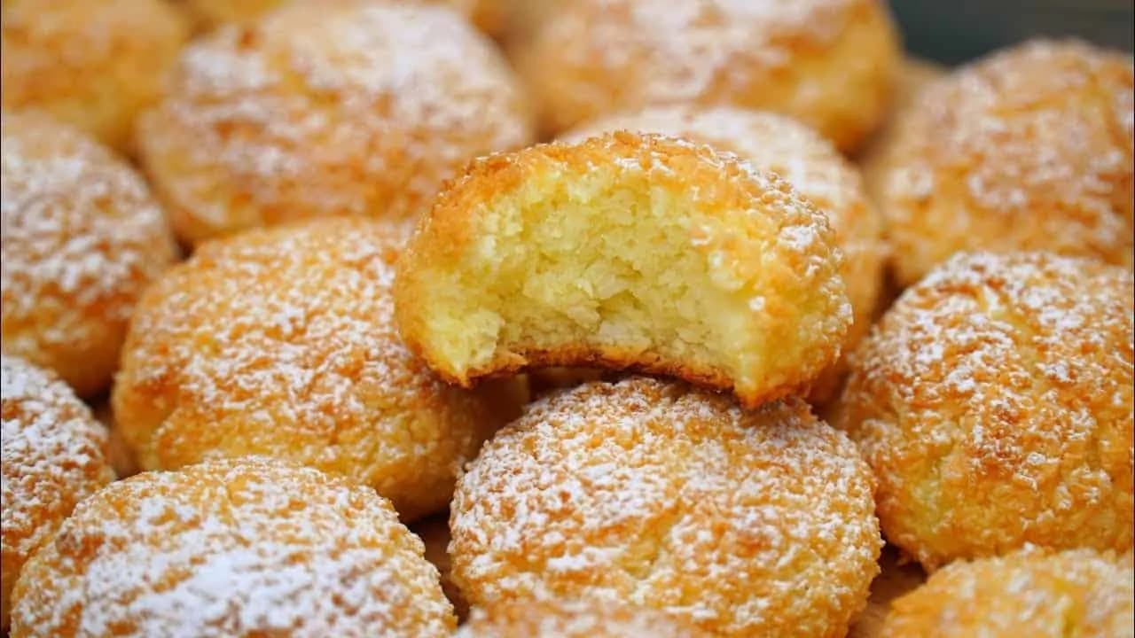 Vynikajúce domáce KOKOSKY z 3 prísad: Stačí len zamiešať, dať na plech a máte perfektnú sladkosť ako z obchodu!