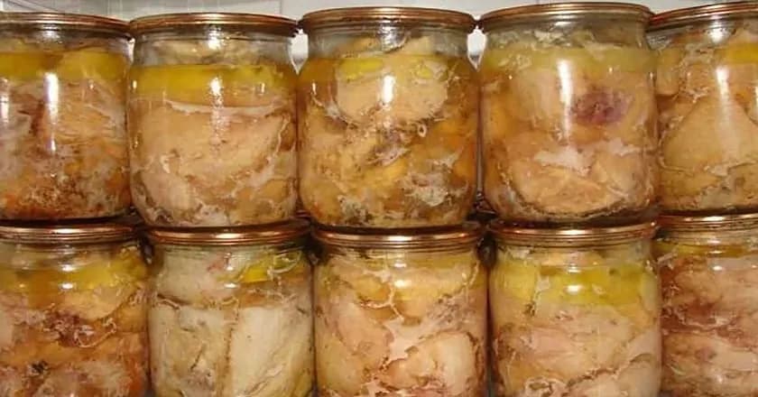 Domáca kuracia konzerva bez predvárania: Keď ochutnáte tú delikatesu, na konzervy v obchode už ani nepozrite!!