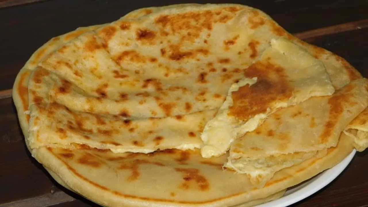 Mäkučké jogurtové placky so syrom, pečené na sucho: Najchutnejšia náhrada za chleba!