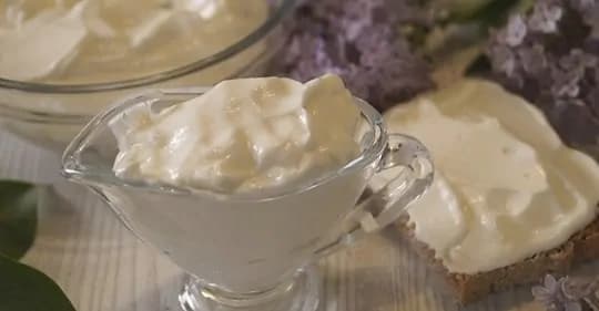 Domáca majonéza z mlieka (bez vajec): Je pripravená do 30 sekúnd a vždy sa vydarí – majonézu v obchode už nekupujem!