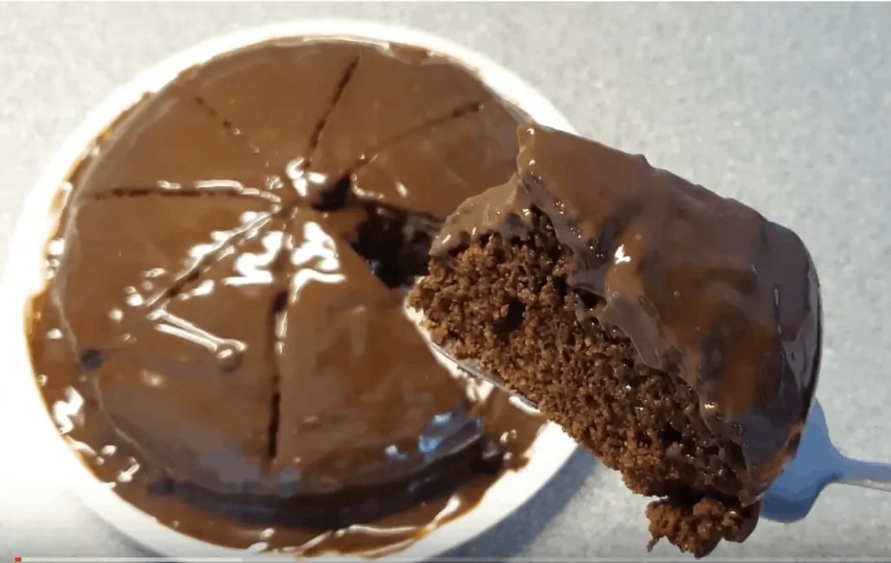 Marhuľový blesk s čokoládou: Úžasne šťavnatý koláč z 1 misky – pripravený za 15 minút a celá rodina je z neho nadšená!