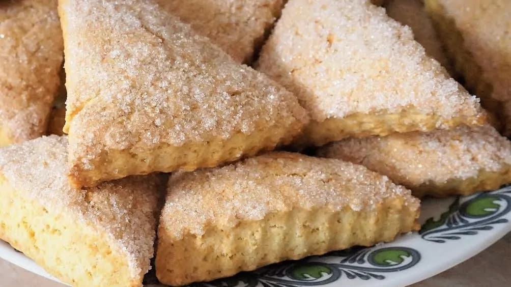 Lahodné trojuholníčky s kyslou smotanou: Rýchle a jednoduché koláčiky ku kávičke, alebo čaju!