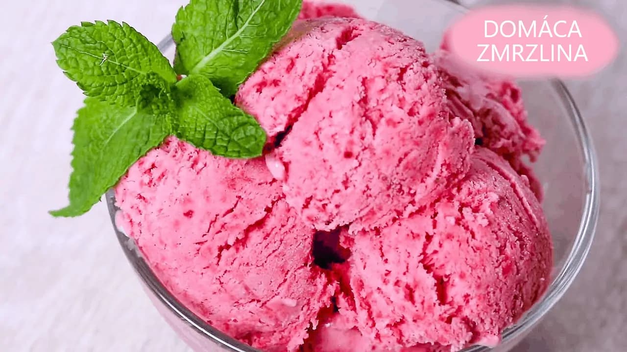 5-minútová domáca zmrzlina BEZ VAJEC: Jahodová a čokoládová zmrzlina, bez ktorej si nevieme predstaviť leto!