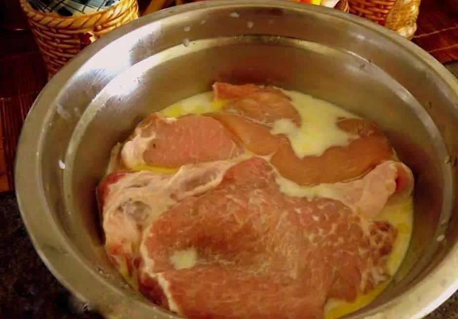 Domáci trik na fantasticky šťavnaté a jemné rezne: Skúste to už dnes, keď pôjdete obaľovať, tá chuť sa nedá opísať!