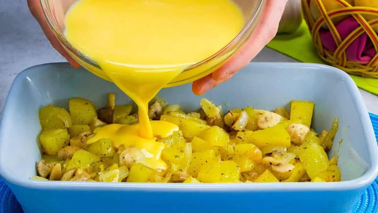 Také chutné zemiaky ste ešte nejedli: Balada na tanieri a žiadna robota – z jedného plechu sa naje celá rodina!