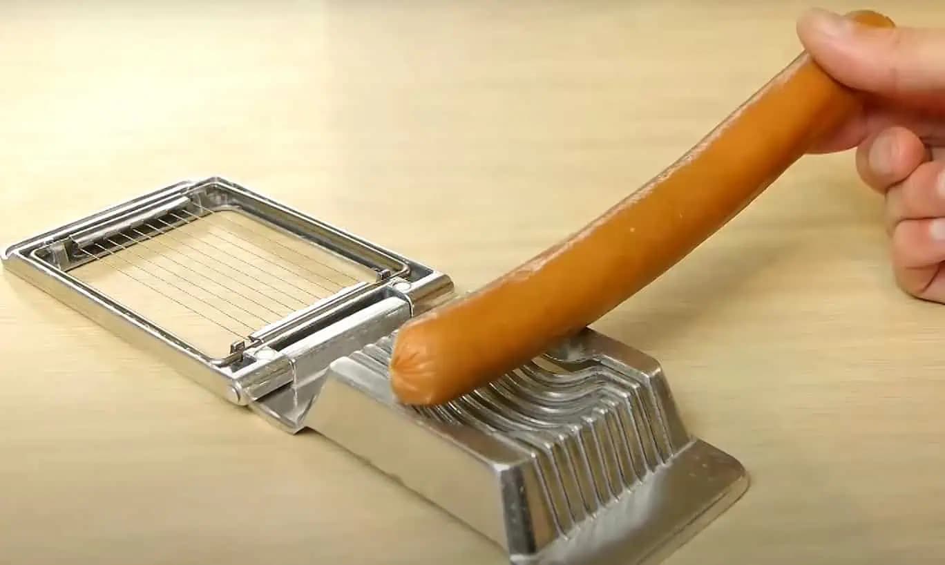 14 užitočných trikov, ktoré vám uľahčia život v kuchyni: Vyskúšajte ich a ušetríte si čas aj námahu!