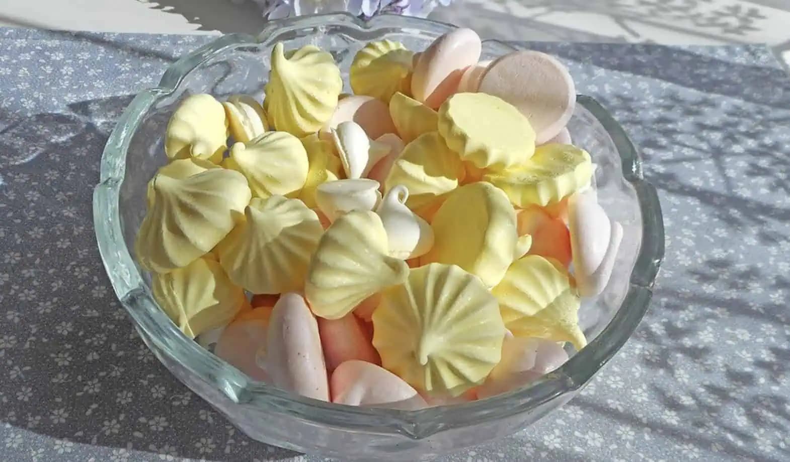 Cukrárska finta, ako pripraviť dokonalé snehové pečivo BEZ šľahania nad parou: Zaručene sa vydarí!