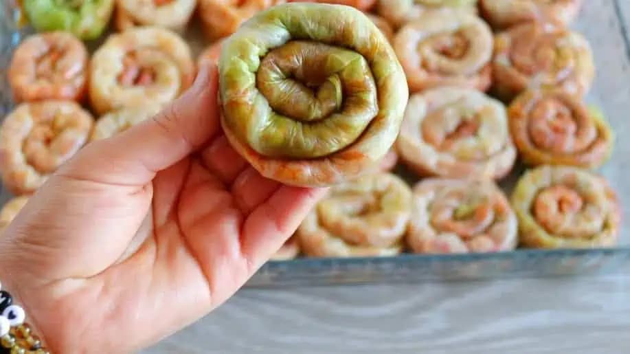 Kapustové slimáky s mletým mäsom pečené na plechu: Lepšie jedlo z kapusty a mäsa ste ešte nejedli!
