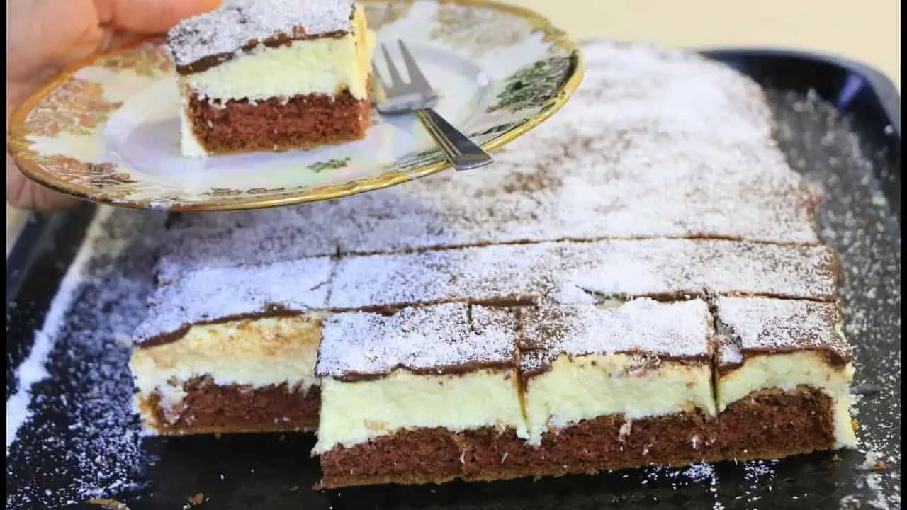 Jemný kokosový koláč s cestom ako bavlna, krémovou a jemnou náplňou: 5 minút a bol prázdny plech!