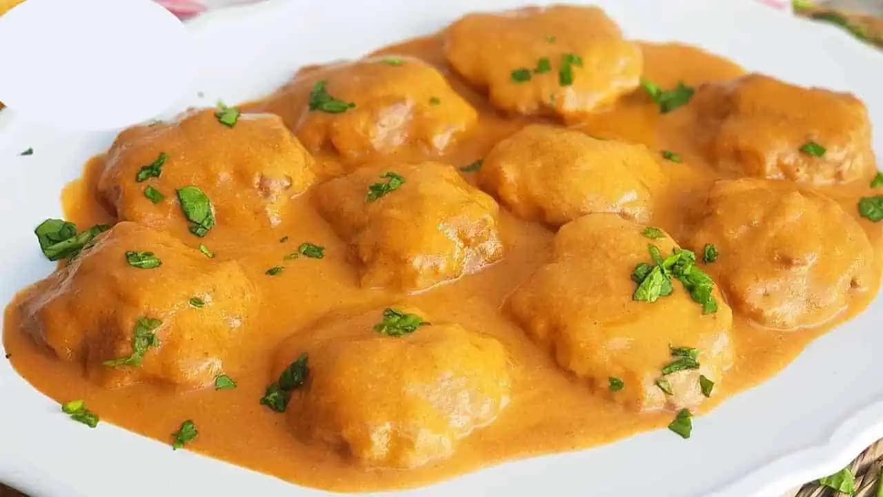 Pečené fašírky v omáčke: Ešte som nejedla nič lepšie z mletého mäsa, chuť prekvapí aj náročných stravníkov!