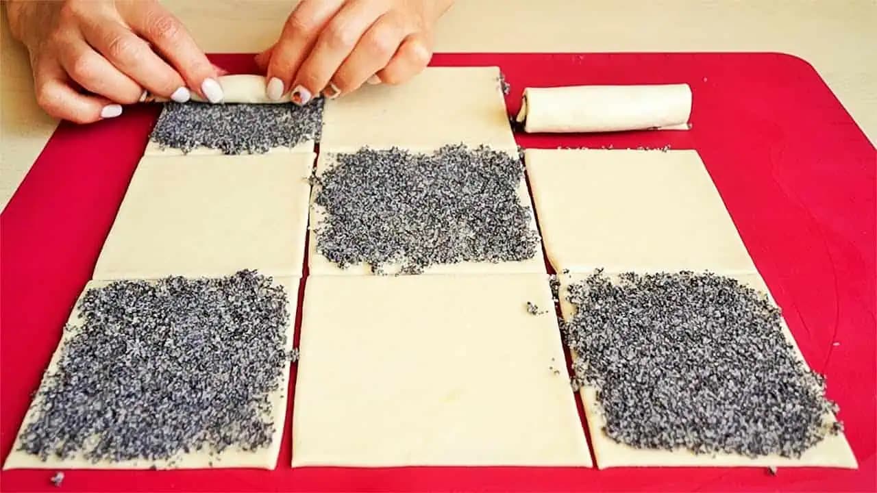 Rýchle a krehučké makové rolky za 10 minút: Fantastické cesto z kyslej smotany a úplne bez vajec, dlho vydržia!