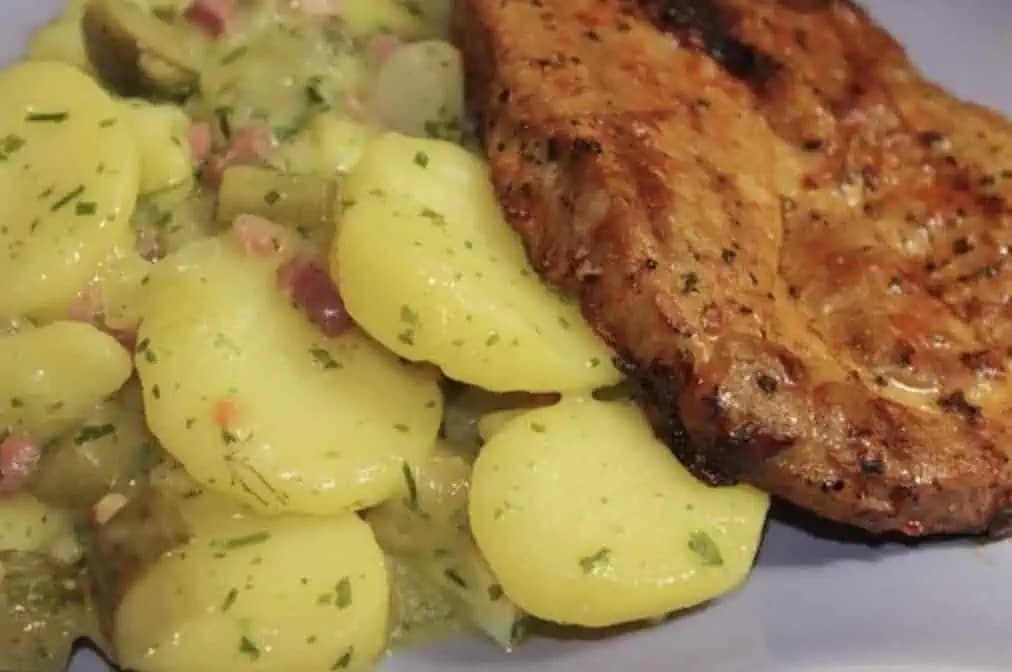 Pečené zemiaky v omáčke Carbonara: Na túto prílohu nebudete vedieť zabudnúť – miliónová chuť!
