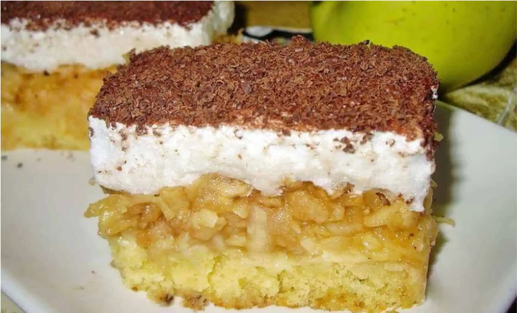 Extra vláčny jablkový koláč s kyslou smotanou: Neodolá mu ani najväčší gurmán!