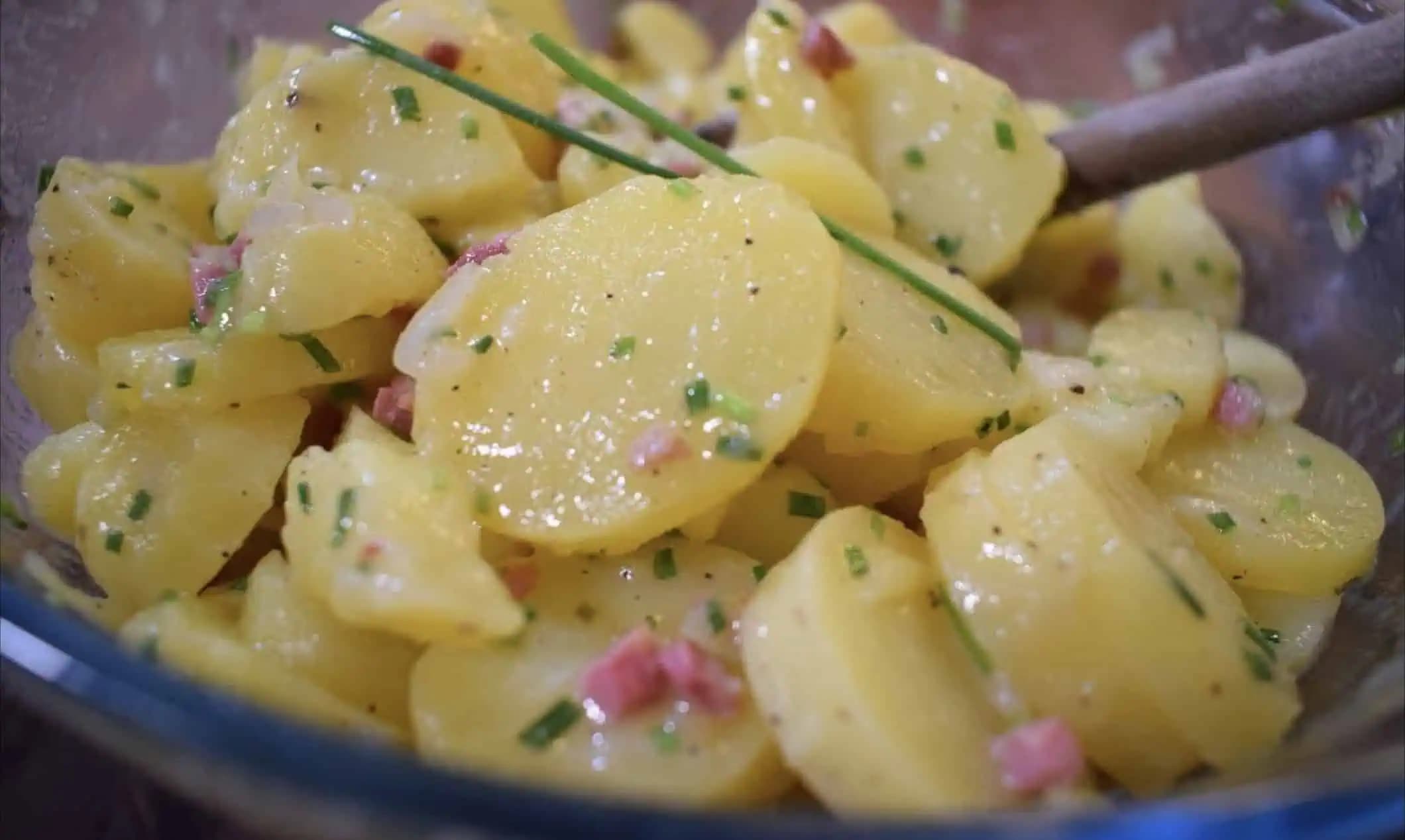 Viedenské zemiaky: Zabudnite na ťažké šaláty s majonézou, toto je najväčšia delikatesa zo zemiakov!