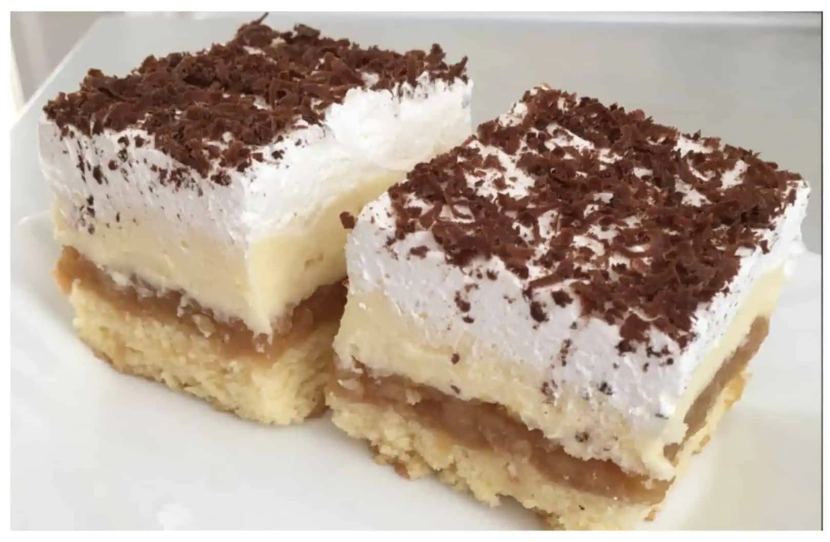 Obrátený jablkový koláč, ktorý milujeme: Nič, len nastrúhané jablká, puding a na vrch šľahačka – pečiem ho aj 3x za týždeň!