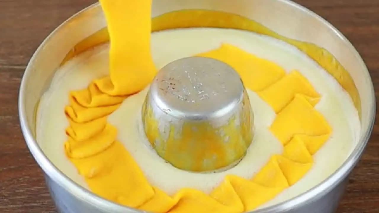 Upiekla som úžasnú karamelová bábovku s krémom: Keď som ju vyklopila z formy, všetci len otvárali ústa!