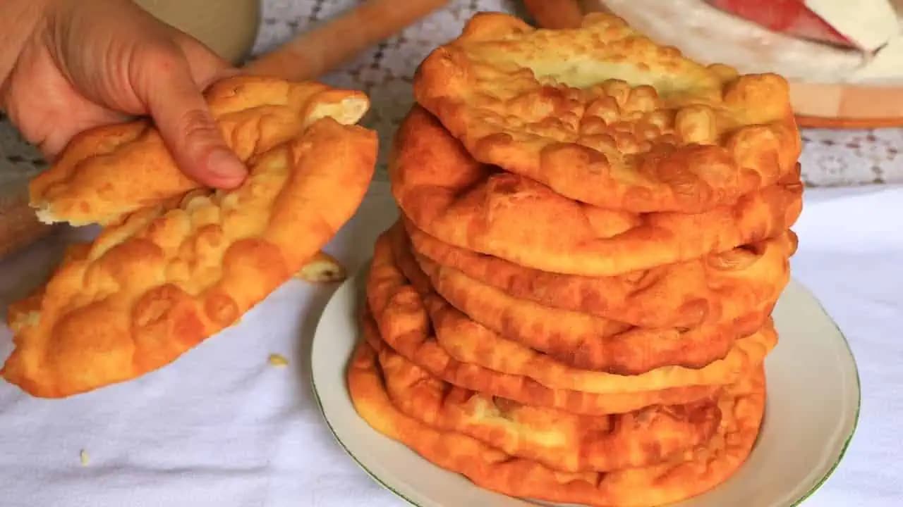 Bublinkové langoše BEZ droždia: Nenasiaknu ani kvapku oleja, sú mäkučké a chutia fantasticky!