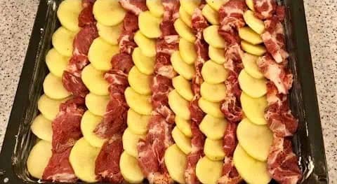 Obed z jedného plechu: Mimoriadne chutný a nenáročný recept, ktorý si obľúbi celá rodina!