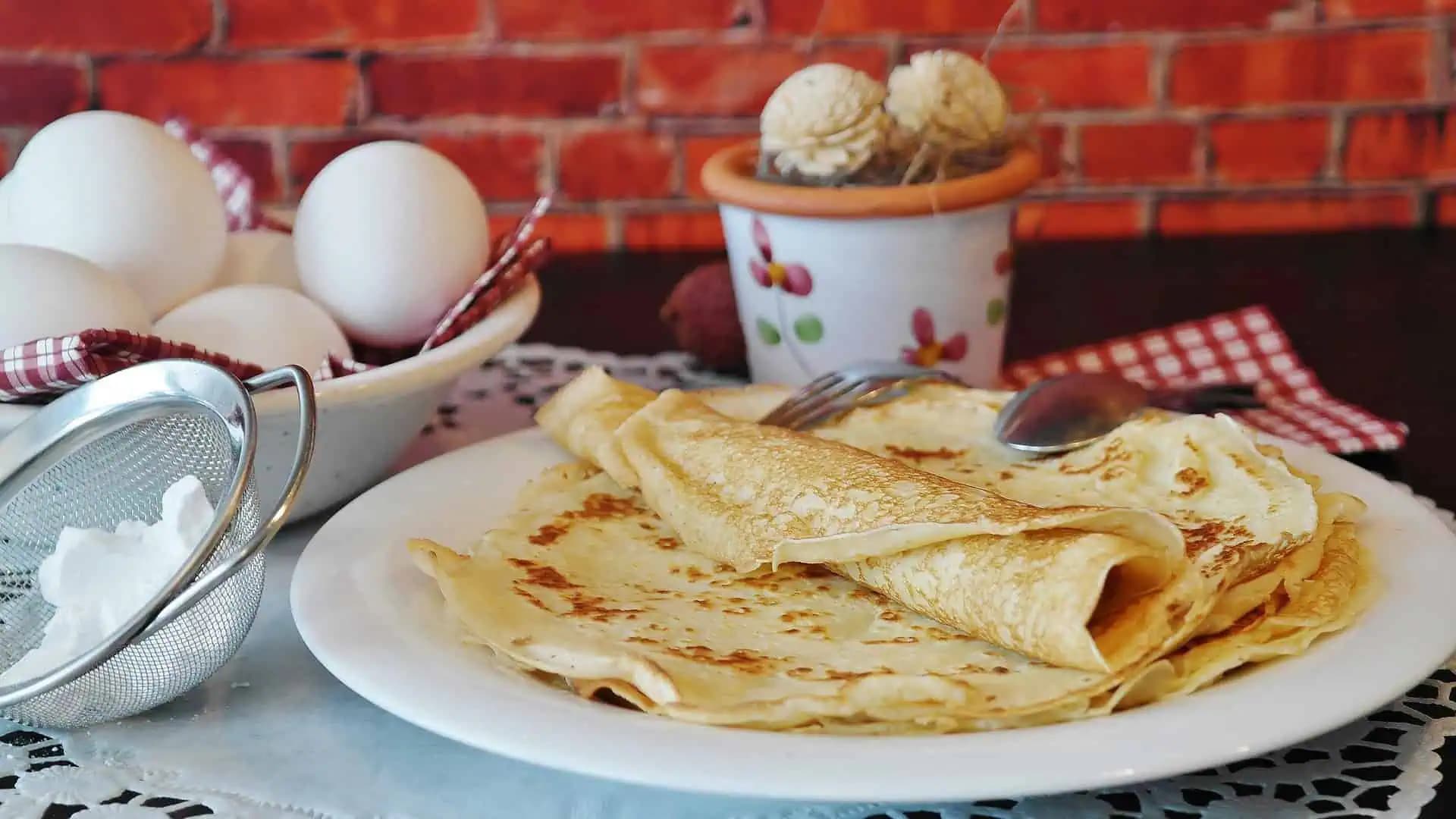 Susedkin jednoduchý recept na palacinky: Sú nadpozemsky jemné, vláčne a ani jedna sa mi neroztrhla – netreba ani náplň!