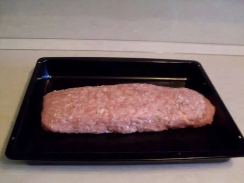 Najjemnejšia plnená roláda z mletého mäsa s kyslou smotanou: Žiadna strúhanka, vajce a drží perfektne!