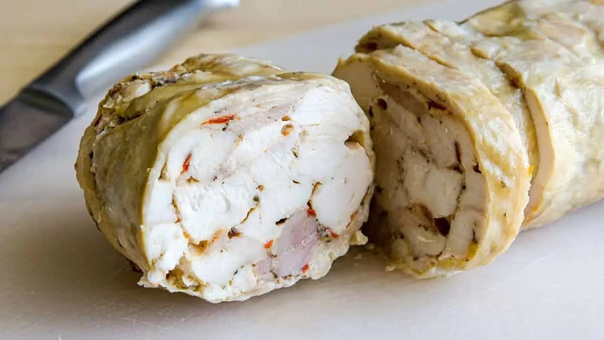 Originálna kuracia roláda: Delikatesa, ktorú môžete servírovať teplú, ale aj ako súčasť obloženej misy na studeno!