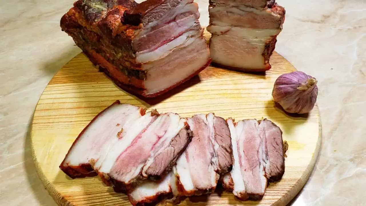 Marinovaná slaninka, ktorá chutí ako údená: Netreba ju údiť, len takto pripraviť a je naozaj vynikajúca!