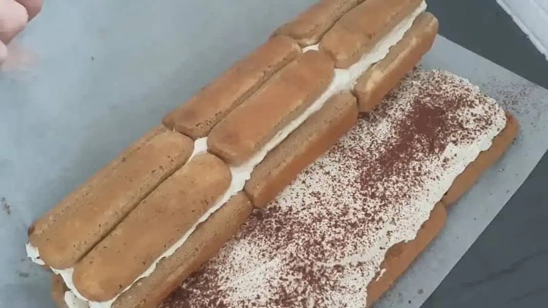 Úžasná nepečená TIRAMISU roláda: Ak máte doma balík dlhých piškót a  šľahačku, určite ju skúste!