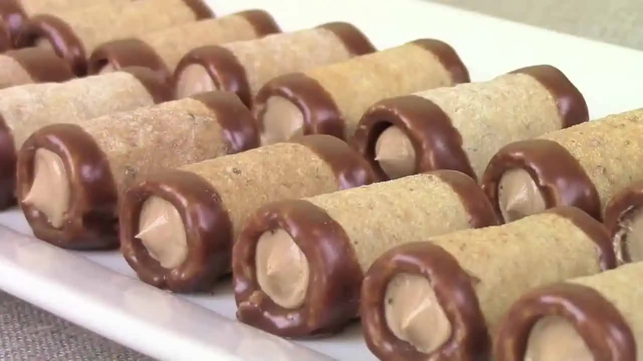 PARÍŽSKE trubičky máčané v čokoláde: Toto je zaručene najlepší VIANOČNÝ dezert – najlepší krém, aký som kedy skúsila!