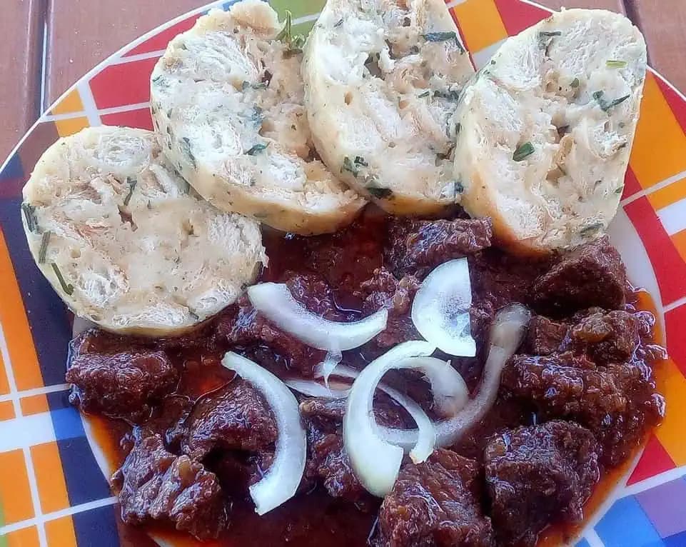 Hrnčeková knedla zo starších rožkov podľa Romana Vaňka: Výborná a hotová hneď – kysnuté už nerobím!
